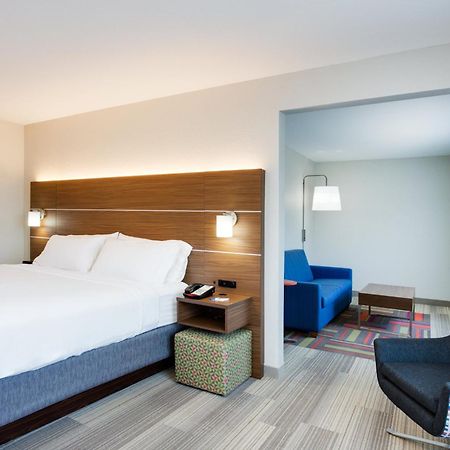 Holiday Inn Express Hotel & Suites Tampa-Fairgrounds-Casino By Ihg Exterior photo