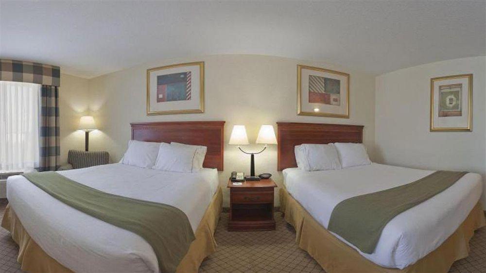 Holiday Inn Express Hotel & Suites Tampa-Fairgrounds-Casino By Ihg Exterior photo