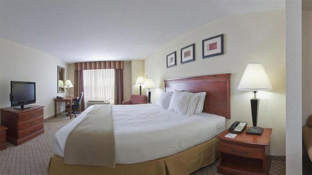 Holiday Inn Express Hotel & Suites Tampa-Fairgrounds-Casino By Ihg Exterior photo