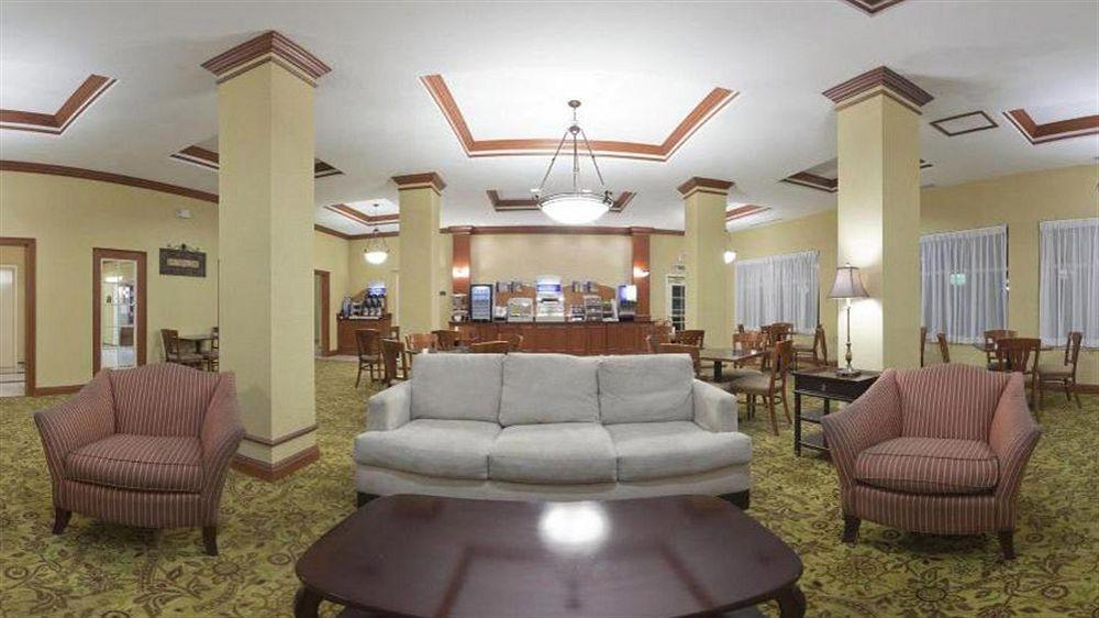 Holiday Inn Express Hotel & Suites Tampa-Fairgrounds-Casino By Ihg Exterior photo